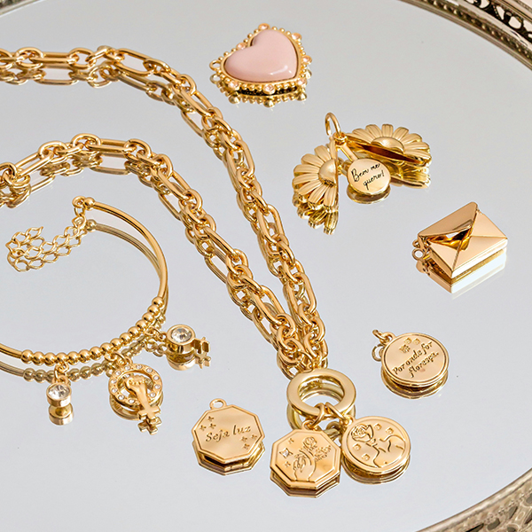 ACCESSORIES AND CRAFTS