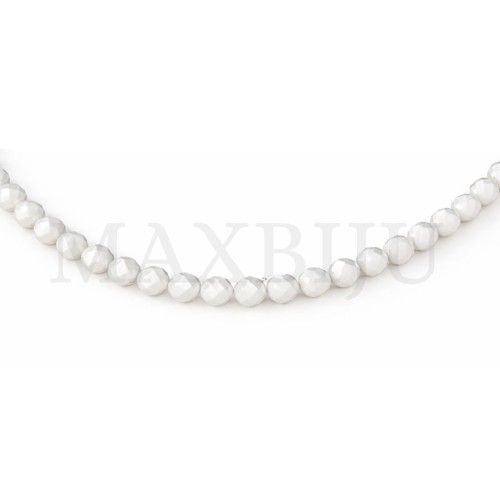 Faceted glass beads – 8mm.