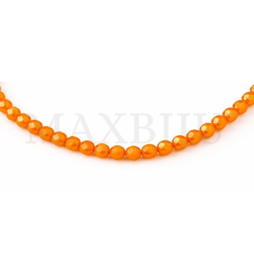 Faceted glass beads – 8mm.