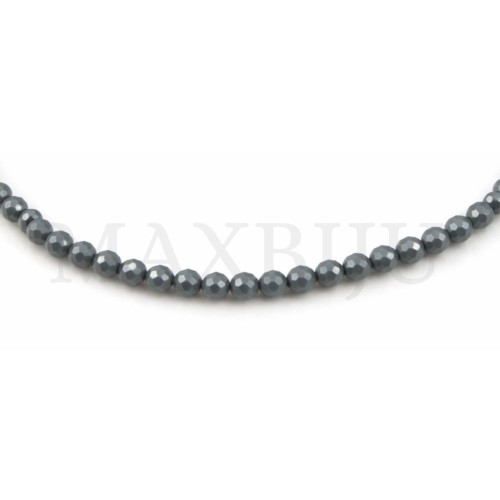 Faceted glass beads – 4mm.