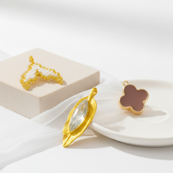 ACCESSORIES AND CRAFTS