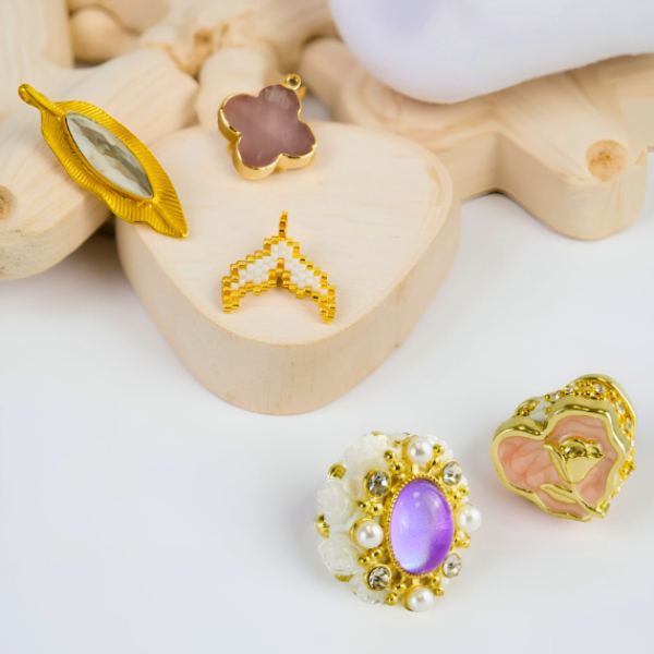 ACCESSORIES AND CRAFTS