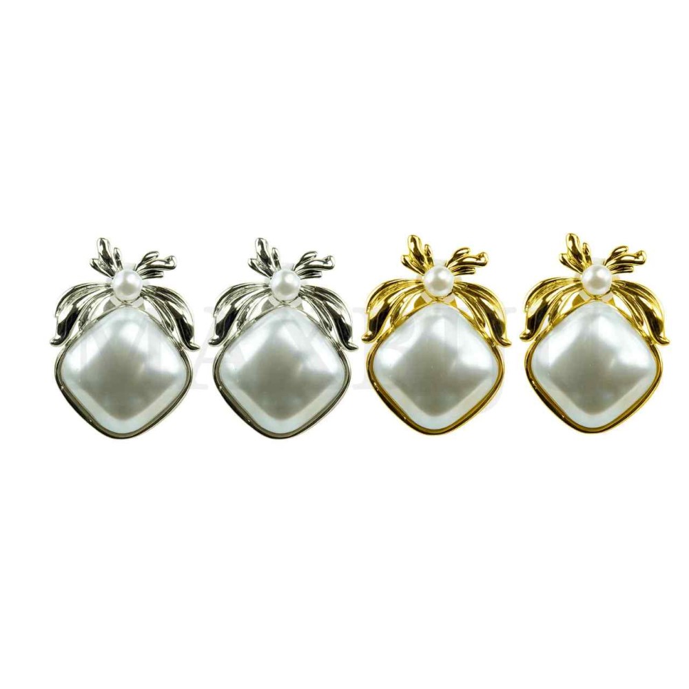 Metal Spring Clip with Pearl Earrings