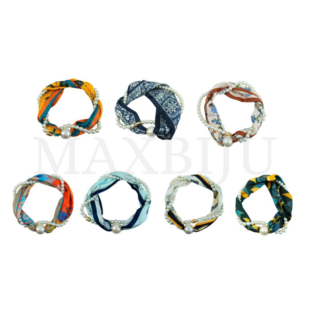 Scarf and Pearl Necklace - 45cm.
