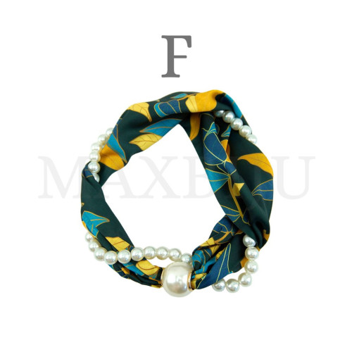 Scarf and Pearl Necklace - 45cm.